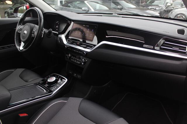 KIA e-Niro DynamicPlusLine 64 kWh / Camera / Schuifdak / Leder / Keyless / Navigatie / Dodehoek / DAB / Cruise Control
