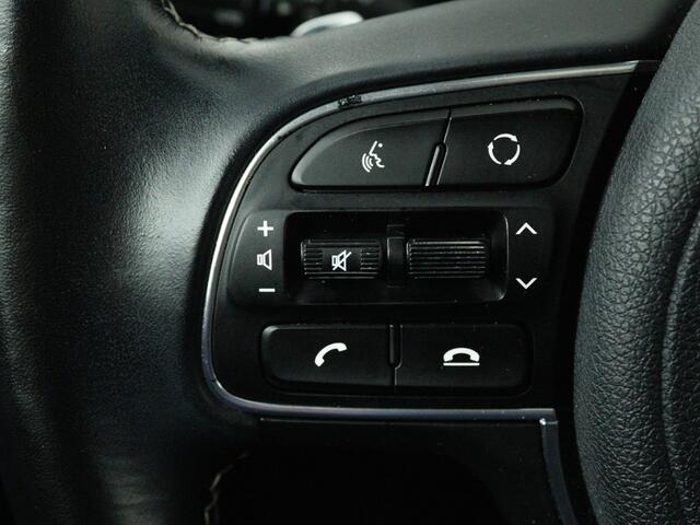 KIA e-Niro DynamicPlusLine 64 kWh | Parkeerhulp voor- en achter | Navigatiesysteem | 3-fase | Nederlandse Auto | NAP |