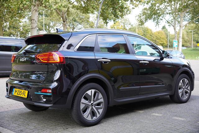 KIA e-Niro ExecutiveLine 64 kWh 3-Fase / Panoramadak / Leer / Stoel Verwarming/ Koeling / Lane / Camera /