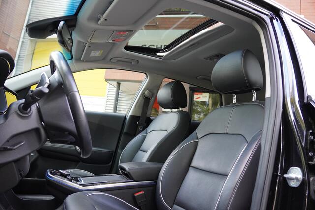 KIA e-Niro ExecutiveLine 64 kWh 3-Fase / Panoramadak / Leer / Stoel Verwarming/ Koeling / Lane / Camera /