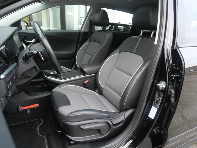 KIA e-Niro DynamicPlusLine 64 kWh | Trekhaak | Cruise | Clima | Camera | Carplay | Keyless | Navi | Stoel-stuurverwarming |