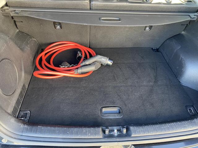 KIA e-Niro ExecutiveLine 64 kWh Elektr. schuifdak, seat memory, stoel- & stuurverwarming, 1e eign. Nieuw geleverd en dealeronderhouden, navigatie Apple CarPlay/Android Auto, parkeersensoren, dodehoek detectie, JBL, volop luxe!