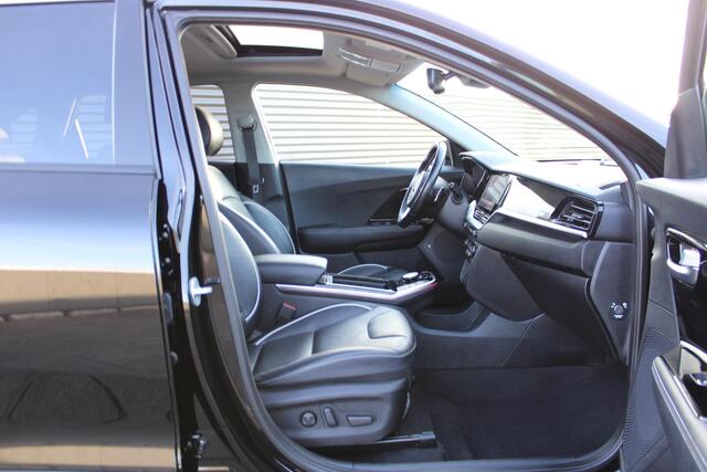 KIA e-Niro ExecutiveLine 64 kWh Stuur + stoel verwaming / Navigatie / Leder / Camera