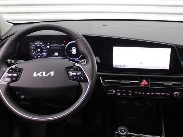 KIA e-Niro EV Edition Advanced 64.8 kWh | Stuur-/stoelverwarming | Elektr. stoelverstelling | Camera | Cruise adapt. | 17"LM | Clima | 17% bijtelling |