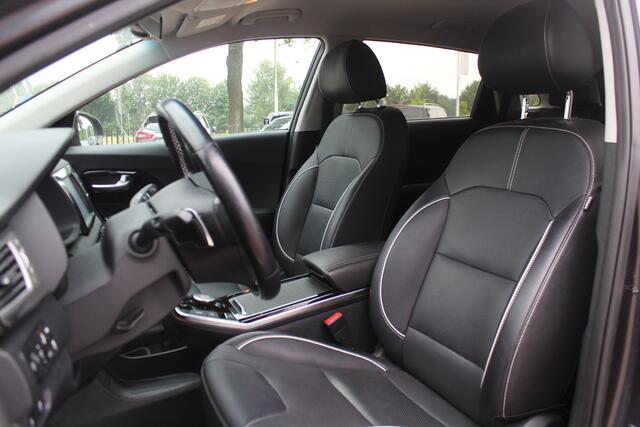 KIA e-Niro ExecutiveLine 64 kWh / Trekhaak / Camera / Leder / Keyless / Stoelventilatie / Navigatie / Dodehoek / DAB / Cruise Control