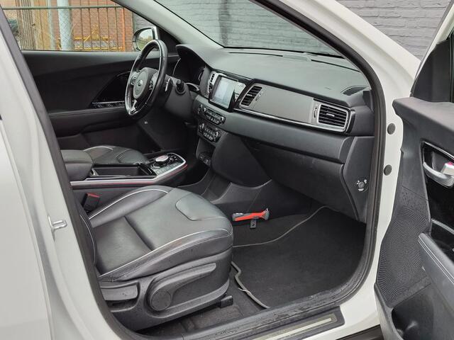 KIA e-Niro Executive 64kWh SOH 100% Leer Elek.Stoel+Memory Warmtepomp Pdc Navi Ecc Camera Apple Carplay Android Auto Stoelverwarming+Koeling Stuurverwarming Lmv Privacy Glas DAB Vess Lane Assist Blind Spot 1e Eigenaar Origineel Nederlandse Auto Zeer compleet!