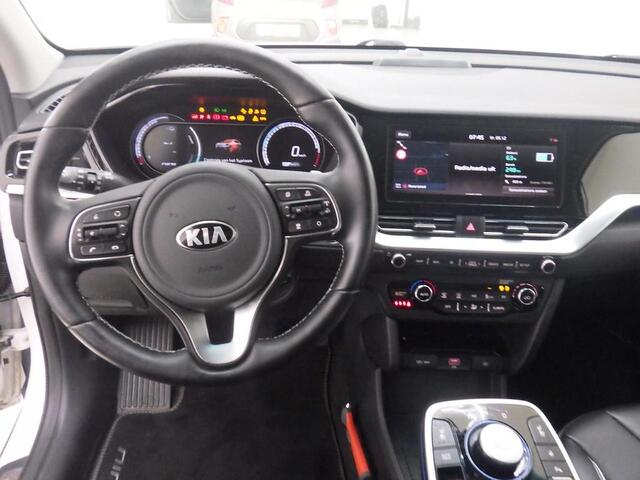 KIA e-Niro EXECUTIVELINE 64 KWH I 3 FASE LADEN I 100% SOH I P-CAMERA I CLIMATE CONTROL I APPLE CARPLAY