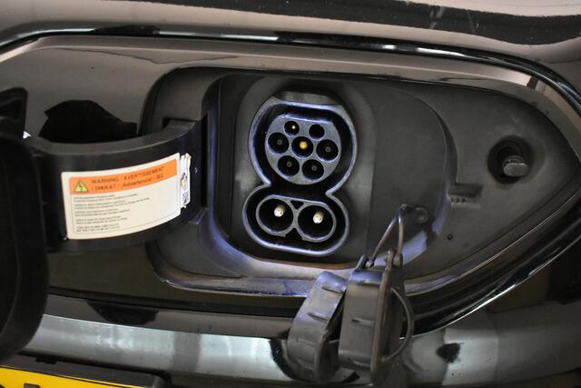 KIA e-Niro Executive 64 kWh 3Fase Vol Leder SOH 100% JBL Sound Mem Seats All Weather banden