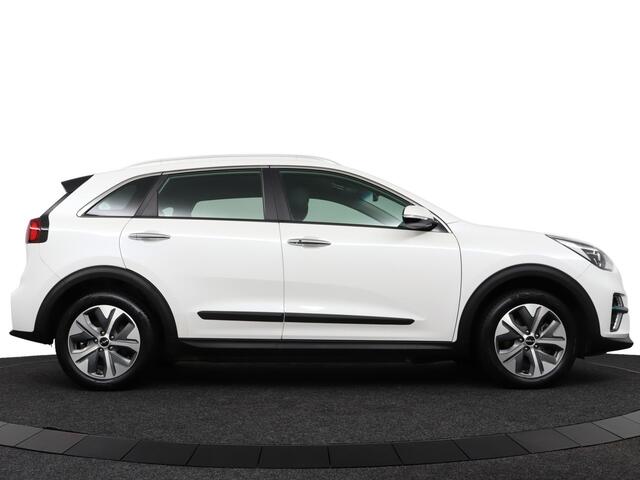 KIA e-Niro DynamicLine 64 kWh - Automaat - Navigatie - Adaptief Cruise Control - Climate Control - Apple/Android Carplay Fabrieksgarantie Tot 01-2029