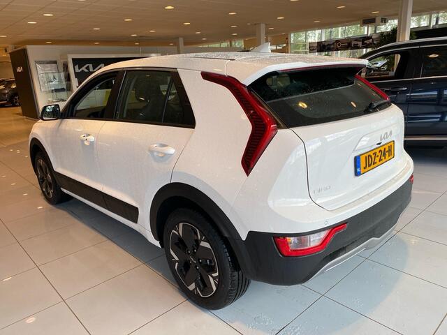 KIA e-Niro EV Light 64.8 kWh | Achteruitrijcamera | 17" LM velgen | Adaptieve cruise control | Navigatie |