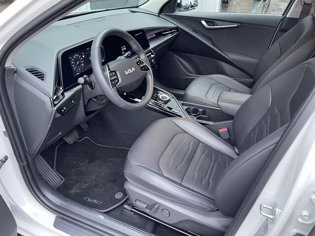 KIA e-Niro EV Edition Advanced 64.8 kWh Dodehoeksensoren | Stoelverwarming | Stuurverwarming | Navigatie | Apple Carplay & Android Auto enz.