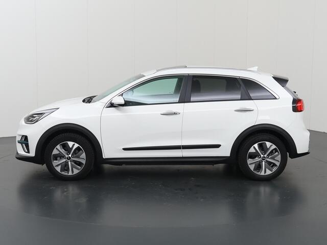 KIA e-Niro DynamicPlusLine 64 kWh | Panoramadak | Stoel/Stuurwielverwarming | JBL | Adaptieve Cruise Control | Keyless Go | LED Koplampen |