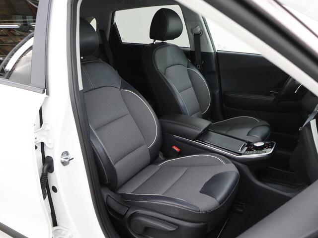 KIA e-Niro DynamicPlusLine 64 kWh | Panoramadak | Stoel/Stuurwielverwarming | JBL | Adaptieve Cruise Control | Keyless Go | LED Koplampen |