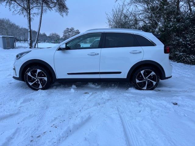 KIA e-Niro EXECUTIVELINE 64KWH 3 FASE SOH 100%/LEER/LMV/ACARPLAY/WARMTEPOMP/FABRIEKSGARANTIE