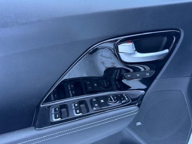 KIA e-Niro EXECUTIVELINE 64KWH 3 FASE SOH 100%/LEER/LMV/ACARPLAY/WARMTEPOMP/FABRIEKSGARANTIE