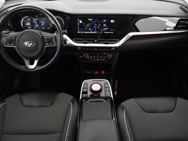 KIA e-Niro DynamicLine 64 kWh | SOH 100% ACCU | 450 km actieradius | Stuur-/Stoelverwarming | Navigatie | Camera | Half Leder |