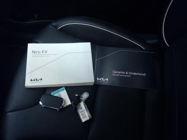 KIA e-Niro ExecutiveLine 64 kWh | Schuifdak | 3-fase | SOH 100% | Warmtepomp | Carplay | Camera | Full-led