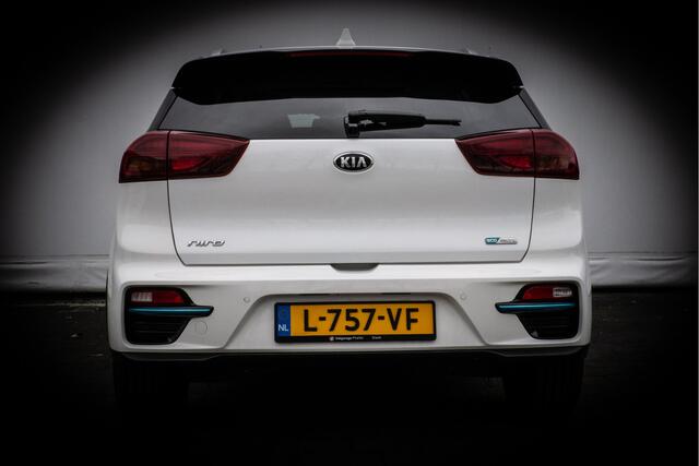 KIA e-Niro DynamicPlusLine 64 kWh 3-Fase/ Schuifdak/ Stuur + stoelverwarming/ Camera/ Adapt. cruise/ Carplay/ DabNavigatie