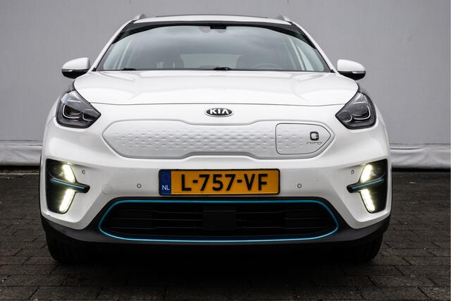 KIA e-Niro DynamicPlusLine 64 kWh 3-Fase/ Schuifdak/ Stuur + stoelverwarming/ Camera/ Adapt. cruise/ Carplay/ DabNavigatie