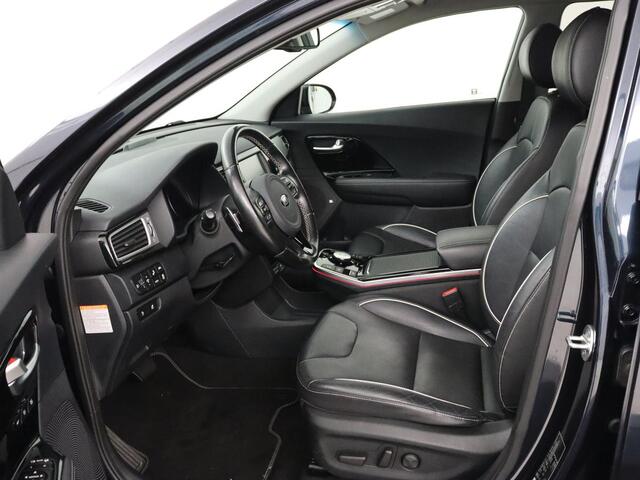 KIA e-Niro ExecutiveLine 64 kWh | Leder | Stoelventilatie | Adaptive cruise | Camera | Warmtepomp | Trekhaak | Achterbankverwarming | Carplay | Full LED | Keyless | Navigatie | JBL Sound