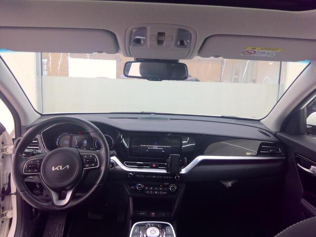 KIA e-Niro EXECUTIVELINE 64 KWH I 3-FASE I 100% SOH I SCHUIFDAK I MEMORY SEATS I CLIMATE CONTROL