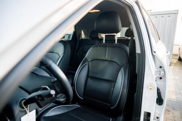 KIA e-Niro BWJ 2020 ExecutiveLine 64 kWh AUTOMAAT | TREKHAAK | LEDER | STOEL VERW. + VENT | ADAPTIVE CRUISE | CARPLAY + ANDROID | NAVI | CLIMA