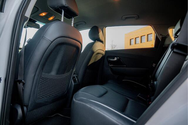 KIA e-Niro BWJ 2020 ExecutiveLine 64 kWh AUTOMAAT | TREKHAAK | LEDER | STOEL VERW. + VENT | ADAPTIVE CRUISE | CARPLAY + ANDROID | NAVI | CLIMA