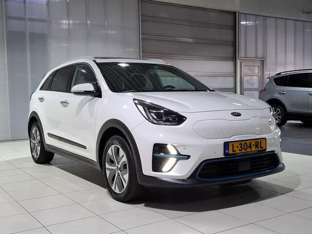 KIA e-Niro ExecutiveLine 64 kWh Stoel en Stuur verwarming, Schuif kantel dak, Apple Carplay/Android Auto, Navigatie, Camera.