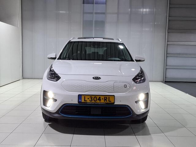 KIA e-Niro ExecutiveLine 64 kWh Stoel en Stuur verwarming, Schuif kantel dak, Apple Carplay/Android Auto, Navigatie, Camera.