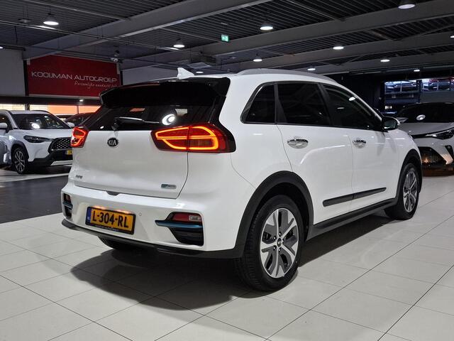 KIA e-Niro ExecutiveLine 64 kWh Stoel en Stuur verwarming, Schuif kantel dak, Apple Carplay/Android Auto, Navigatie, Camera.