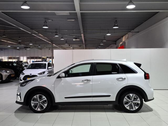 KIA e-Niro ExecutiveLine 64 kWh Stoel en Stuur verwarming, Schuif kantel dak, Apple Carplay/Android Auto, Navigatie, Camera.