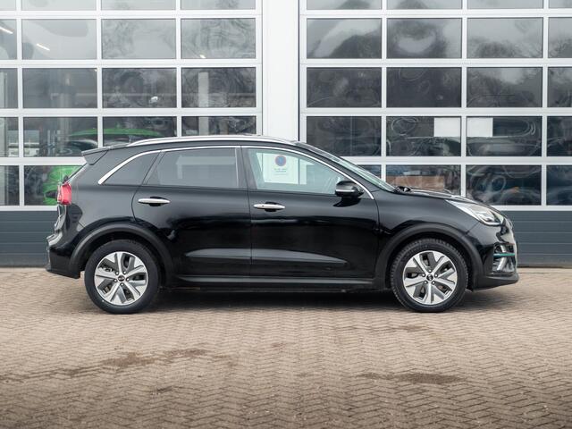 KIA e-Niro ExecutiveLine 64 kWh l Lederen bekleding l Stoel Stuurwielverwarming l JBL premium sound systeem l Schuifkantel dak l SOH 95,8 l