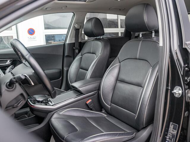 KIA e-Niro ExecutiveLine 64 kWh l Lederen bekleding l Stoel Stuurwielverwarming l JBL premium sound systeem l Schuifkantel dak l SOH 95,8 l