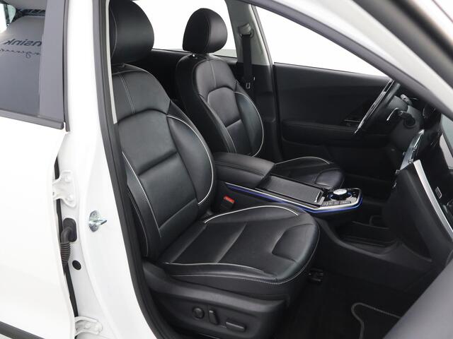 KIA e-Niro ExecutiveLine 64 kWh | Panoramadak | Lederen Bekleding | JBL Audio | Dodehoekdetectie | Stoel/Stuurwielverwarming | Stoelventilatie | Elektrisch bedienbare bestuurdersstoel met geheugenfunctie