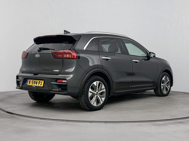 KIA e-Niro ComfortLine 64 kWh 204PK | Schuif-/Kanteldak | Achteruitrijcamera | Adaptieve Cruise Control | Lederen Bekledring | Climate Control | Apple CarPlay & Android Auto