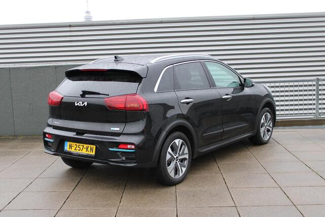 KIA e-Niro DynamicPlusLine 64 kWh Navigatie / Stuur+Stoel Verw / Schuifdak / All-season banden