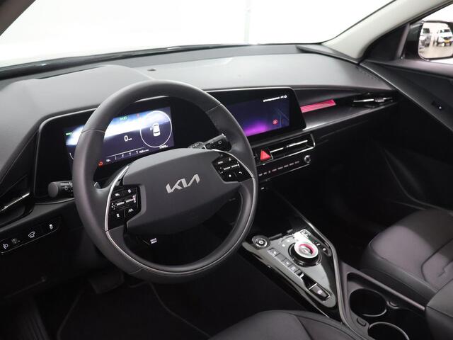 KIA e-Niro EV Plus 64.8 kWh | Schuif / Kanteldak | Stoel/Stuurwielverwarming | Elektr. Achterklep | Led Koplampen | Sfeerverlichting |