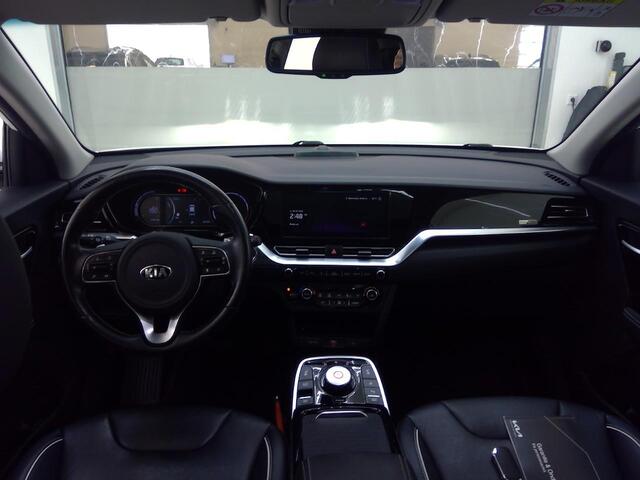 KIA e-Niro ExecutiveLine 64 kWh | Panoramadak | SOH 100% | Cruise control ad. | Apple Carplay/Android | Led | Climate