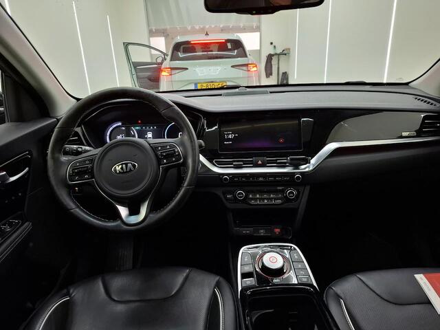 KIA e-Niro ExecutiveLine 64 kWh | Leder | Panorama | SOH 100% | Warmtepomp | Andriod Auto | Apple carplay | 3-Fase