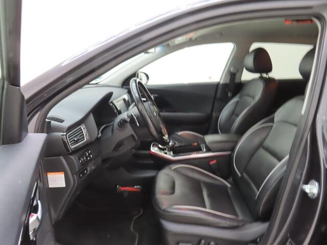 KIA e-Niro ExecutiveLine 64 kWh | Trekhaak | Leder | SOH 100% | Andriod Auto | Apple carplay | Navigatie | Led