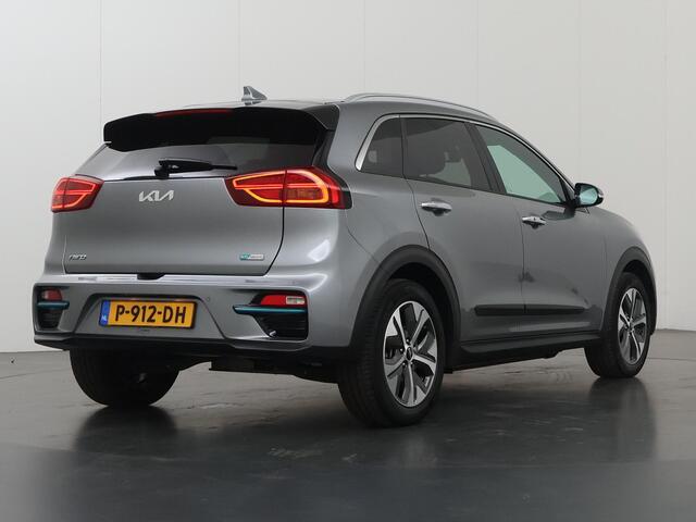 KIA e-Niro ExecutiveLine 64 kWh | Schuif/Kanteldak | Lederen Interieur | Ele,verstelbare stoelen | Apple CarPlay/Android Auto | Camera | DAB | Stoelverwarming/Koeling | Stuurverwarming | Adaptieve Cruise Control |