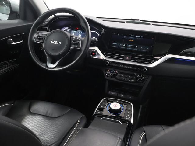 KIA e-Niro ExecutiveLine 64 kWh | Schuif/Kanteldak | Lederen Interieur | Ele,verstelbare stoelen | Apple CarPlay/Android Auto | Camera | DAB | Stoelverwarming/Koeling | Stuurverwarming | Adaptieve Cruise Control |