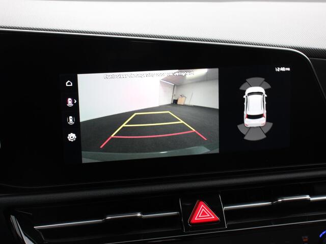 KIA e-Niro EV DynamicLine 64.8 kWh Automaat Climate control Adaptieve cruise control Parkeersensoren Camera Stuurverwarming Stoelverwarming Keyless LED Trekhaak Navigatie Apple Carplay/ Android Auto