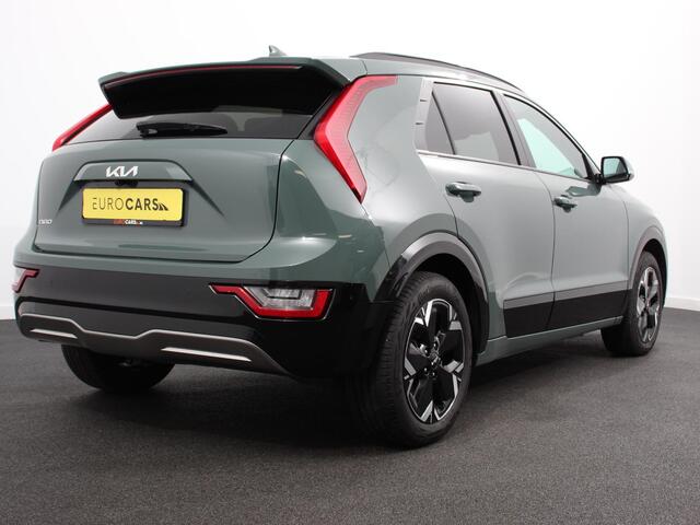 KIA e-Niro EV DynamicLine 64.8 kWh Automaat Climate control Adaptieve cruise control Parkeersensoren Camera Stuurverwarming Stoelverwarming Keyless LED Trekhaak Navigatie Apple Carplay/ Android Auto