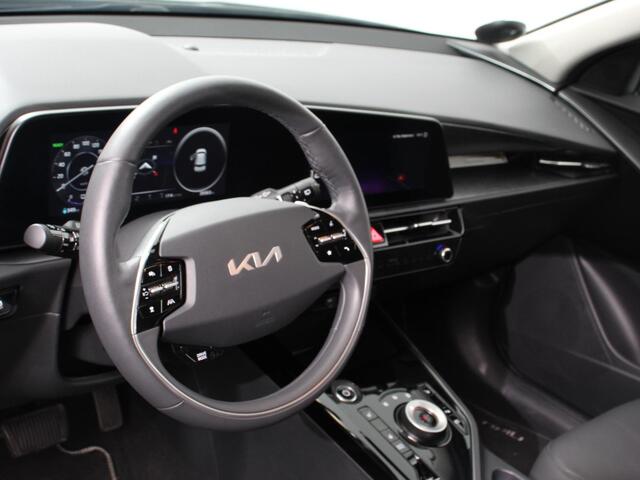 KIA e-Niro EV DynamicLine 64.8 kWh Automaat Climate control Adaptieve cruise control Parkeersensoren Camera Stuurverwarming Stoelverwarming Keyless LED Trekhaak Navigatie Apple Carplay/ Android Auto