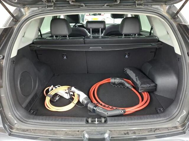 KIA e-Niro EXECUTIVELINE 64 KWH (100% SOH) I DEALER ONDERHOUDEN I 3-FASE LADEN I SCHUIF/KANTELDAK I ALL-IN PRIJS