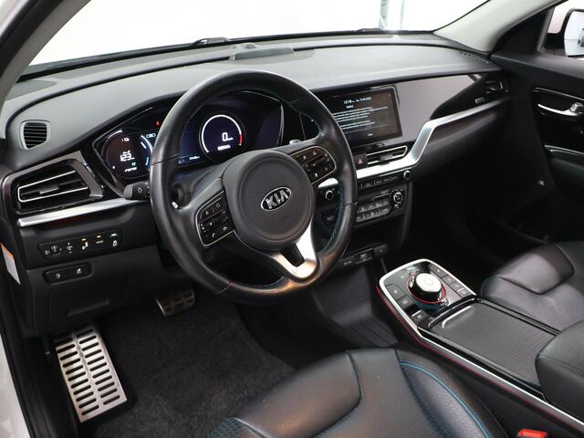 KIA e-Niro ExecutiveLine Editon 64 kWh | Trekhaak | Cruise Control Adaptief | JBL Sound | Leder | Stoel / Stuurverwarming | Led Koplampen | Navigatie |