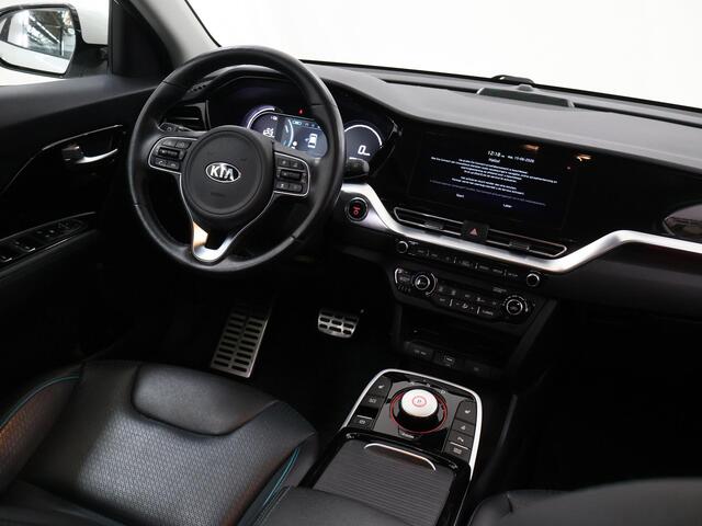 KIA e-Niro ExecutiveLine Editon 64 kWh | Trekhaak | Cruise Control Adaptief | JBL Sound | Leder | Stoel / Stuurverwarming | Led Koplampen | Navigatie |
