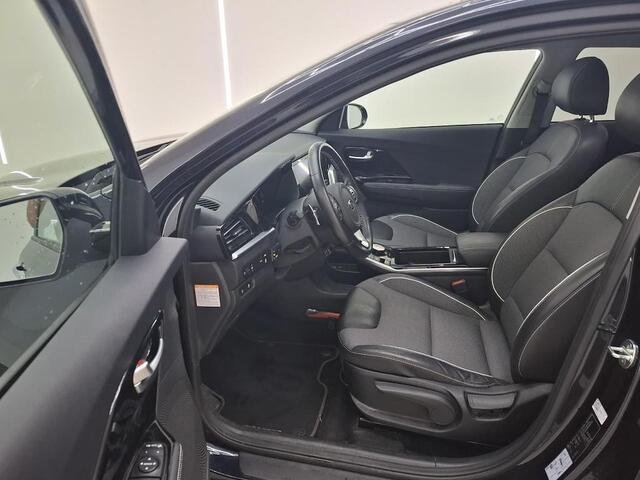 KIA e-Niro DYNAMICPLUSLINE 64 KWH (100% SOH) I TREKHAAK I SCHUIF/KANTELDAK I ADAPTIVE CRUISE CONTROL I PARKEERCAMERA