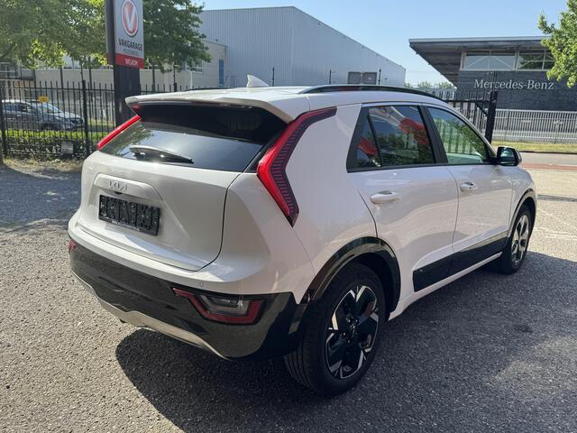 KIA e-Niro EV Edition Advanced 64.8 kWh // NAVI // LEDER // CAMERA // TREKHAAK // ELEK. STOEL // ADAPTIVE CRUISE // STOEL + STUUR VERWARMING // CLIMA //